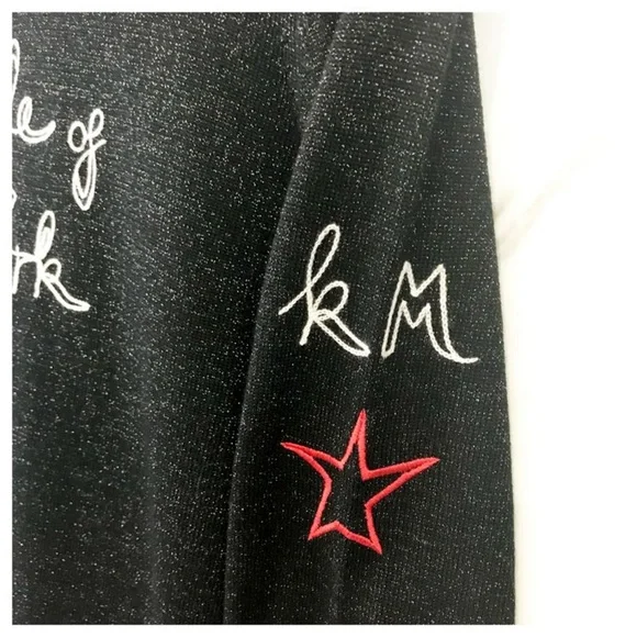 Elegant Black Crew Neck Sweater with New York Script - Picture 4 of 4